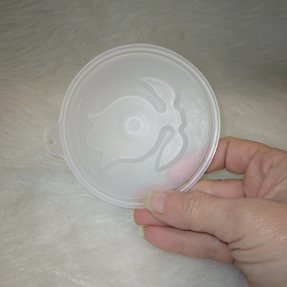 TUPPERWARE Seal Lids for Jel N Serve Mold, tulips pattern, excellent condition